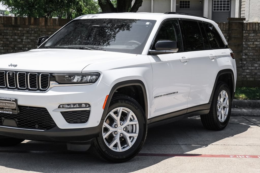 Used 2023 Jeep Grand Cherokee Limited w/ Luxury Tech Group II AWD/4WD image 13