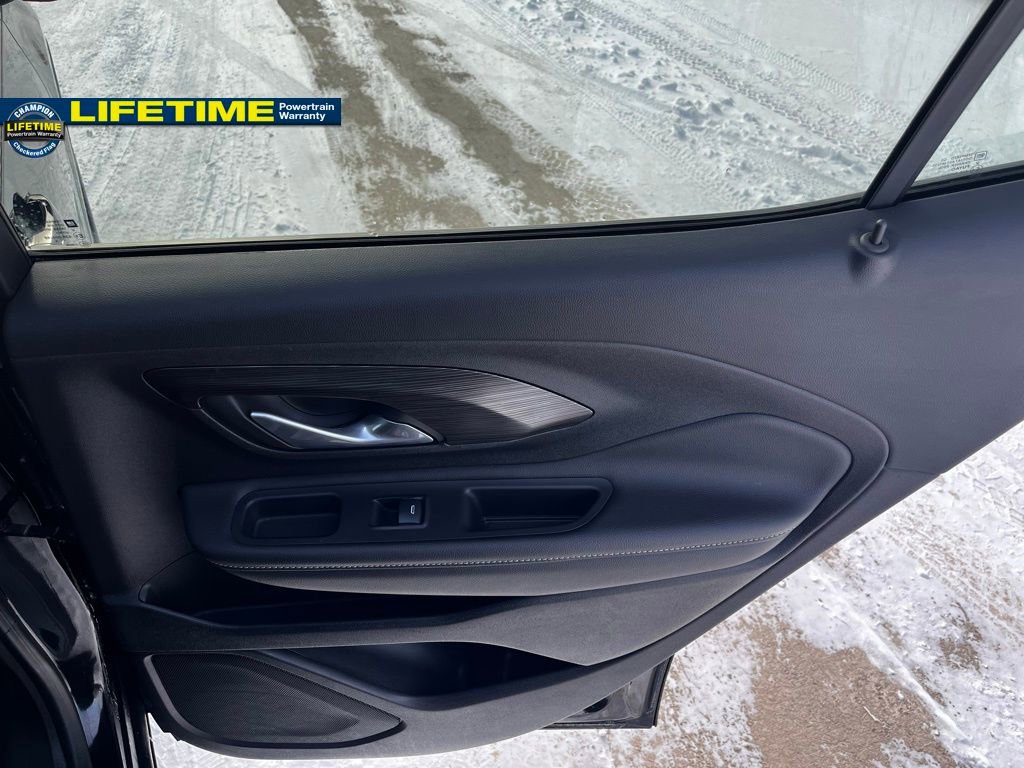 Used 2024 GMC Terrain SLT image 30