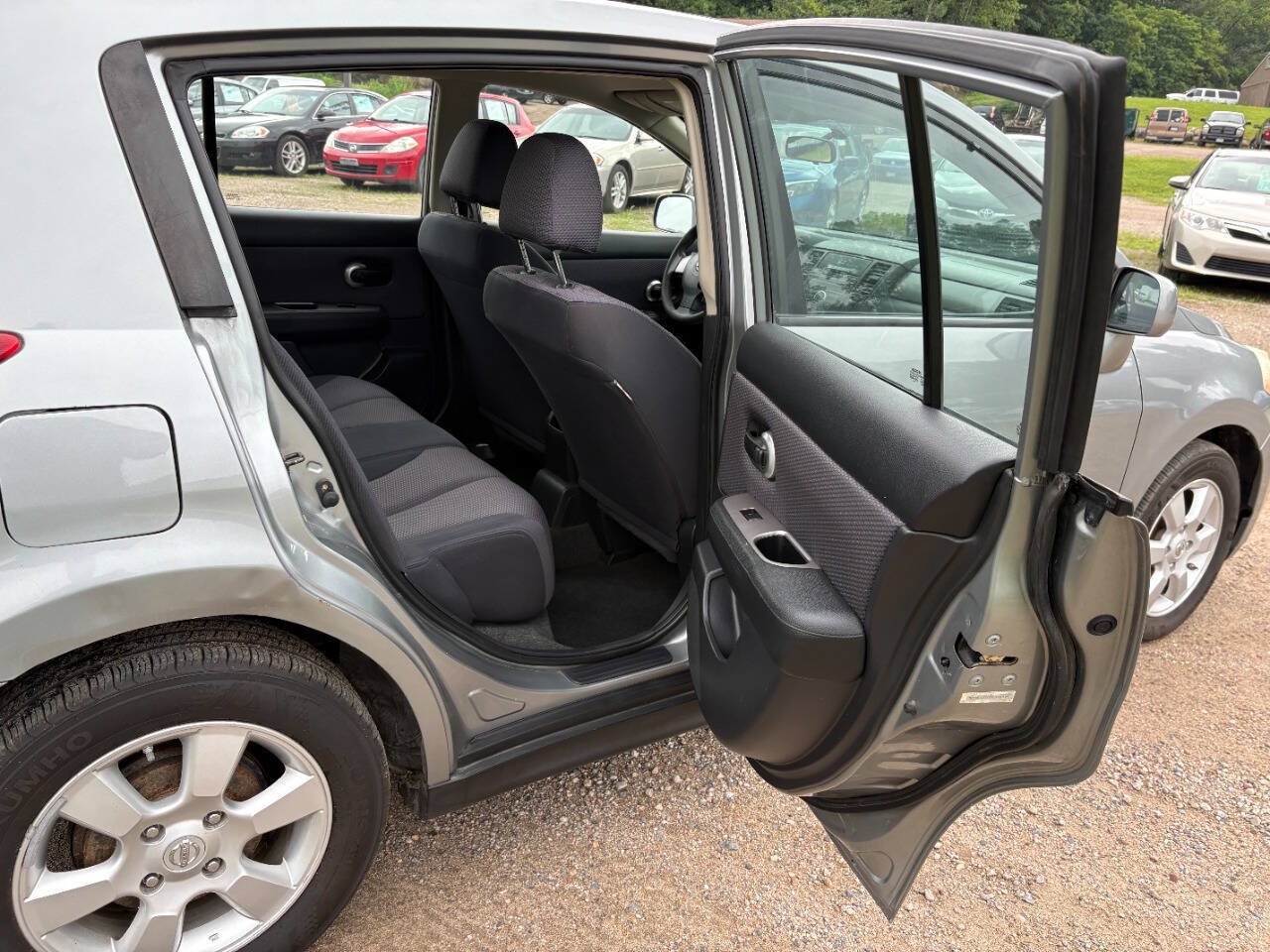 Used 2007 Nissan Versa Hatchback FWD image 16