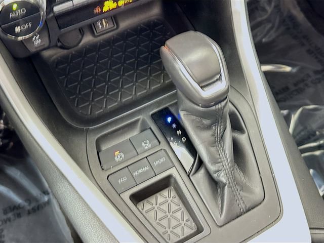Used 2023 Toyota RAV4 XLE Premium image 17