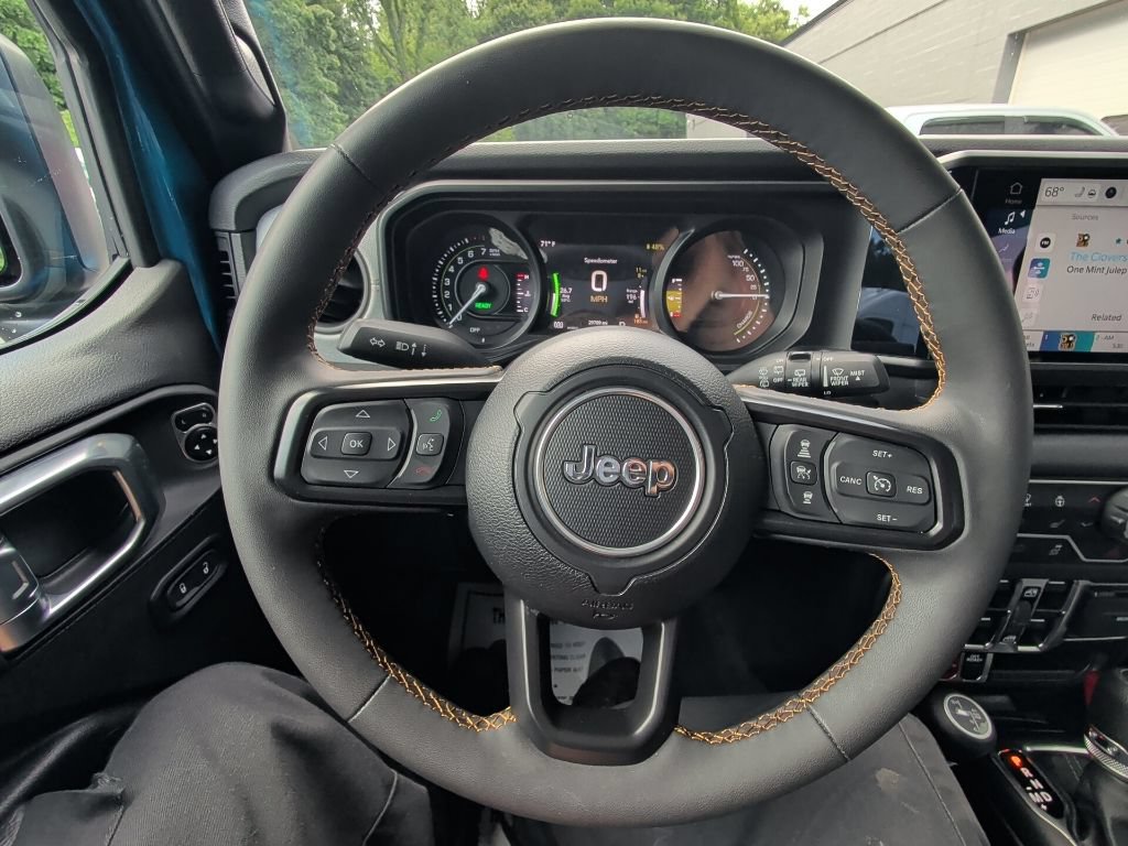 Used 2024 Jeep Wrangler Unlimited AWD/4WD image 21
