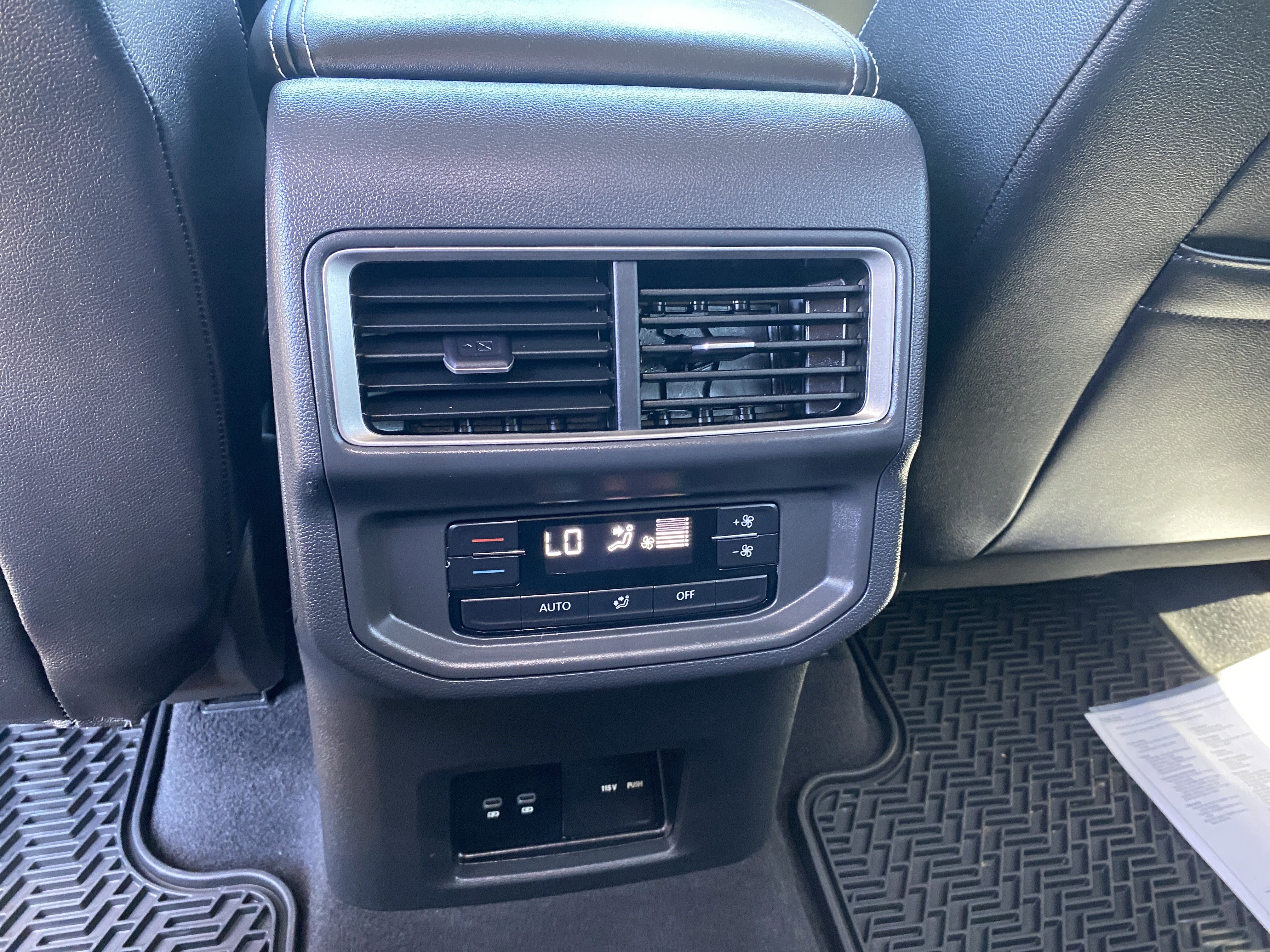 Used 2024 Volkswagen Atlas SE AWD/4WD image 33