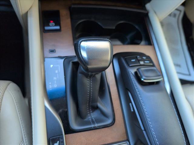 Used 2021 Lexus LX 570 4WD w/ Luxury Package image 12