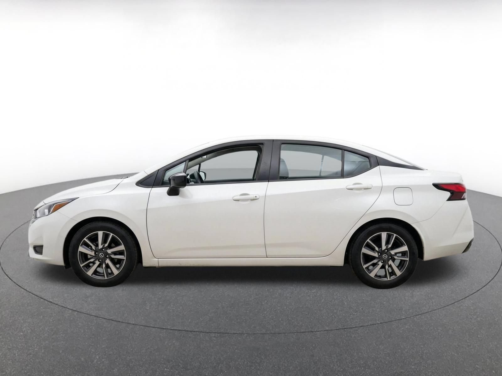 Used 2025 Nissan Versa SV FWD image 4