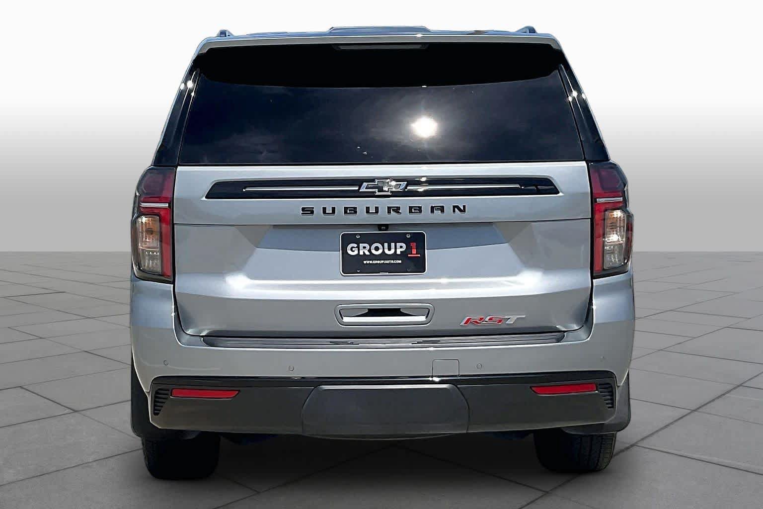 Used 2024 Chevrolet Suburban RST RWD image 5