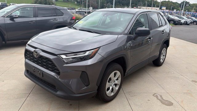 Used 2024 Toyota RAV4 LE AWD/4WD image 3