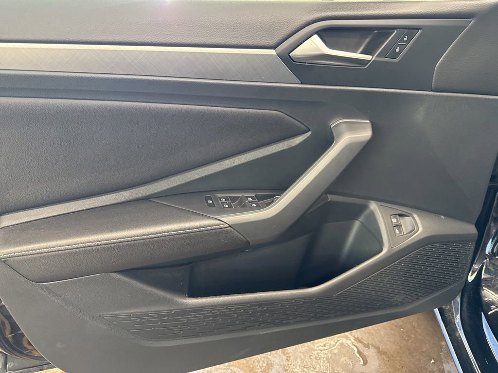 Used 2023 Volkswagen Jetta SE w/ Panoramic Sunroof Package FWD image 16