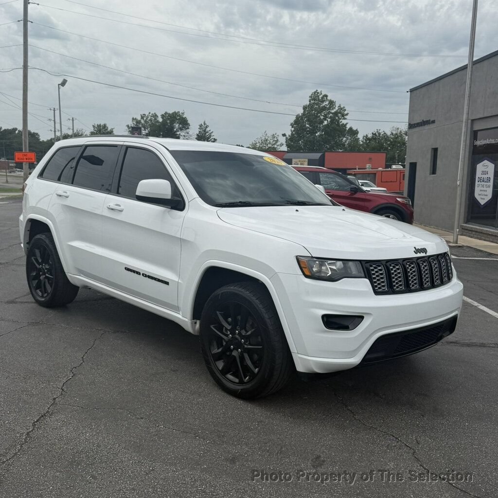 Used 2020 Jeep Grand Cherokee Altitude AWD/4WD image 2