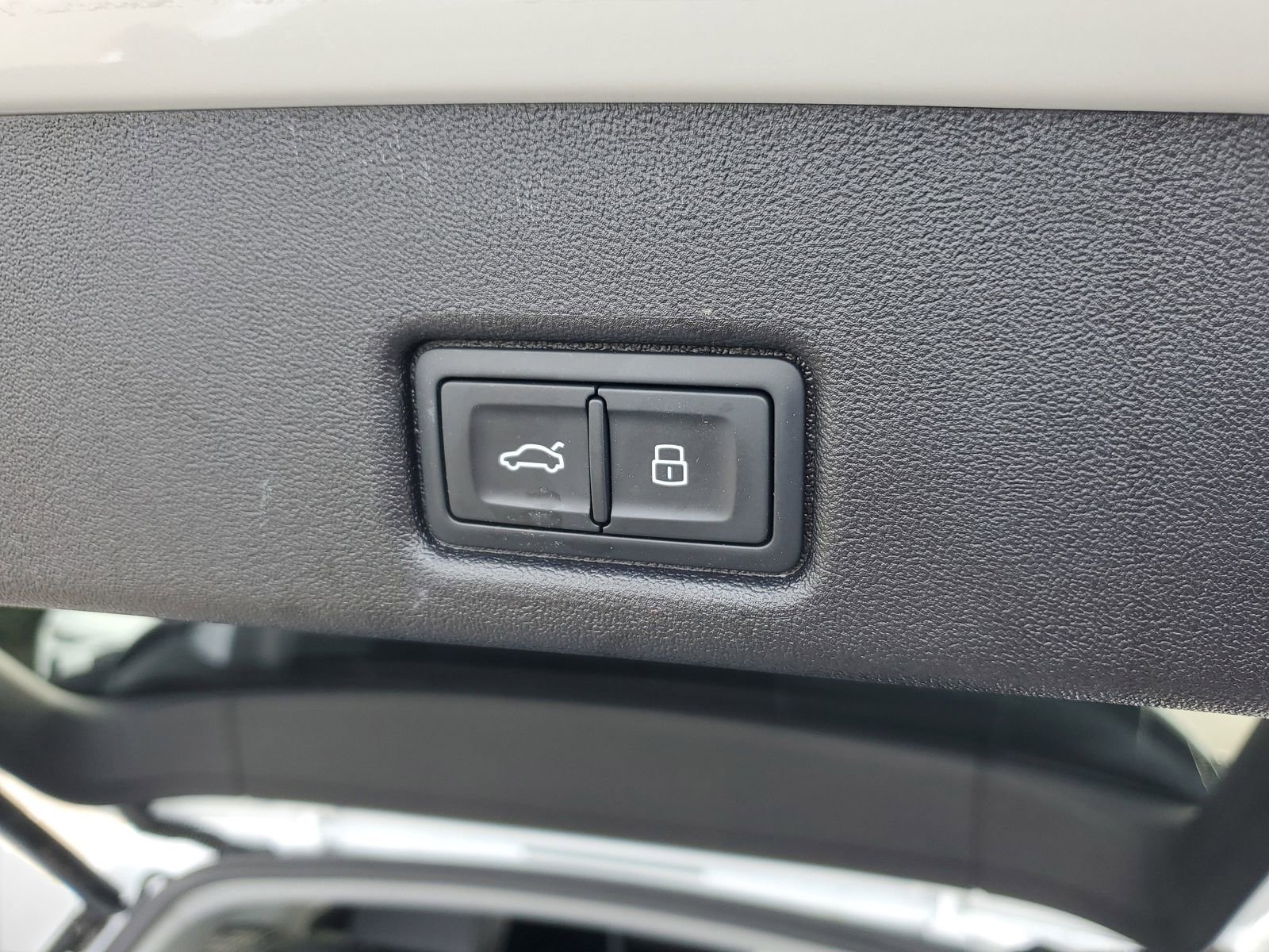 Used 2025 Audi Q5 Premium w/ Convenience Package image 10