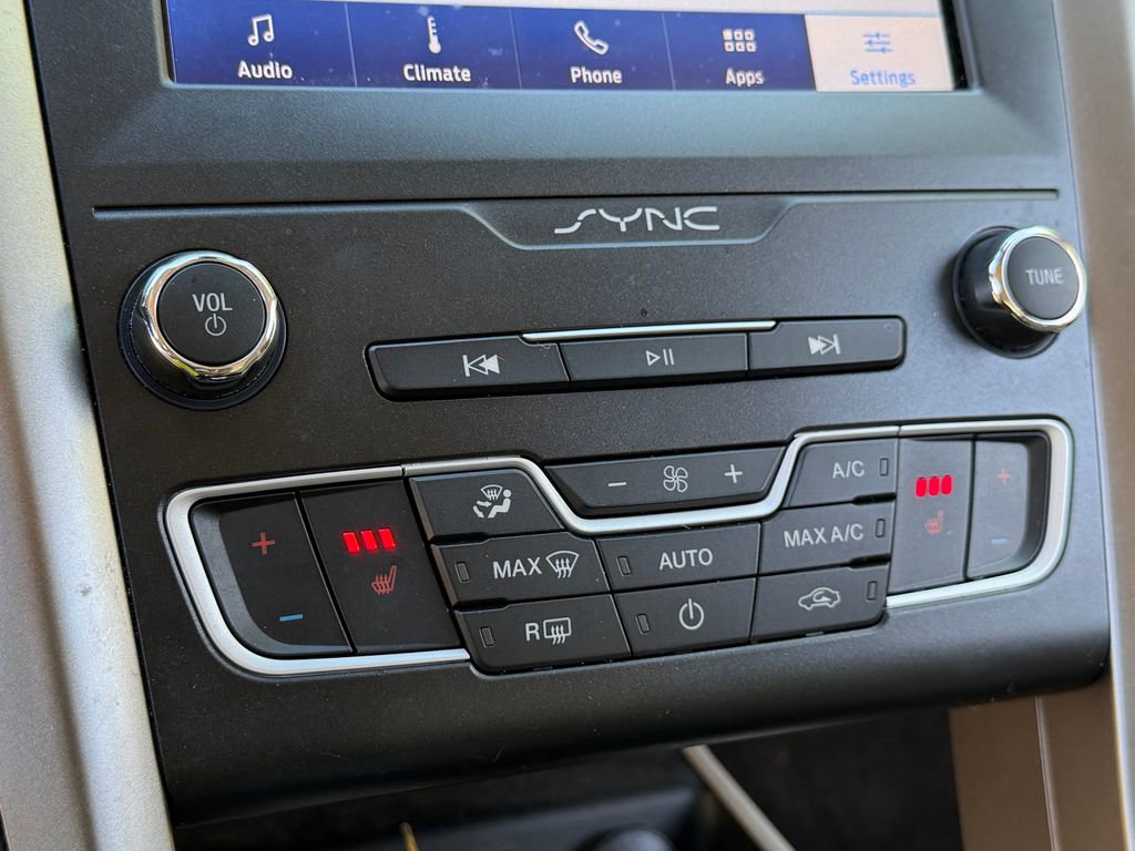 Used 2020 Ford Fusion SEL FWD image 30
