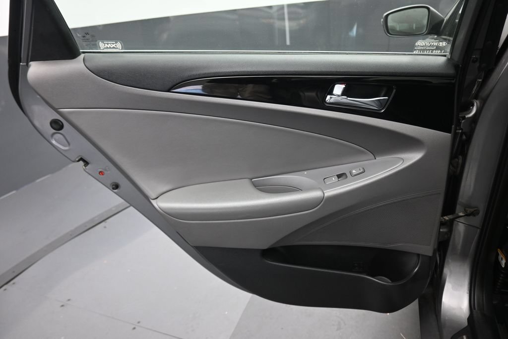 Used 2013 Hyundai Sonata Limited w/ Premium Pkg FWD image 31