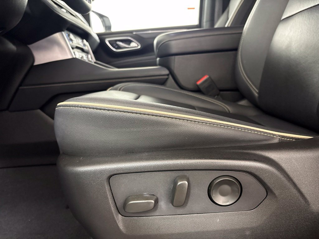 Used 2024 GMC Yukon SLT w/ SLT Luxury Package RWD image 25