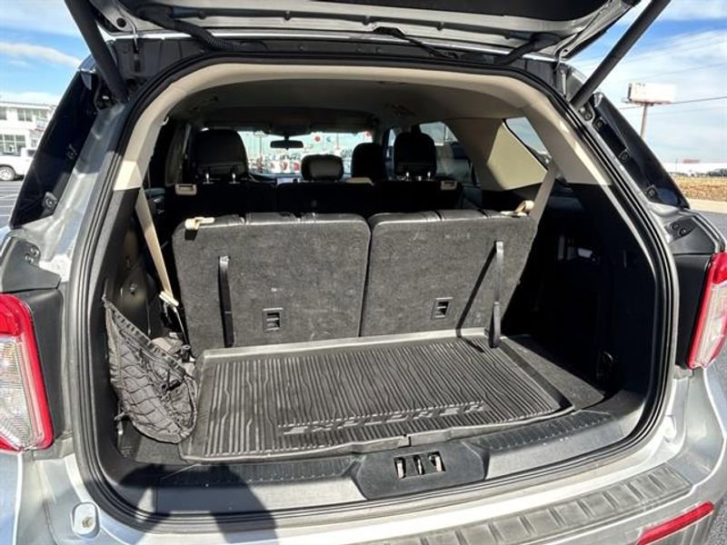 Used 2020 Ford Explorer XLT w/ Comfort Package image 9