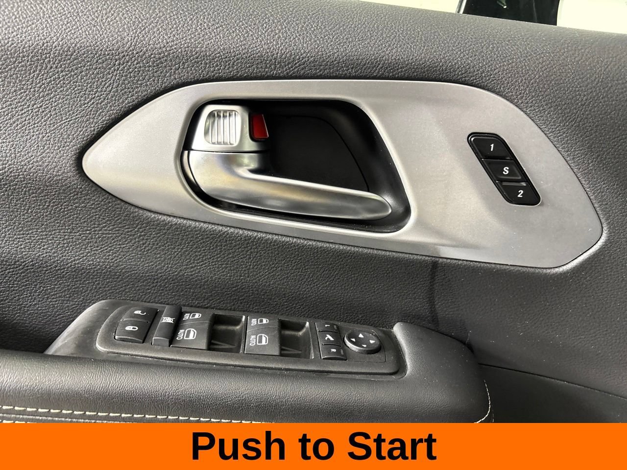Used 2025 Chrysler Pacifica Limited FWD image 12