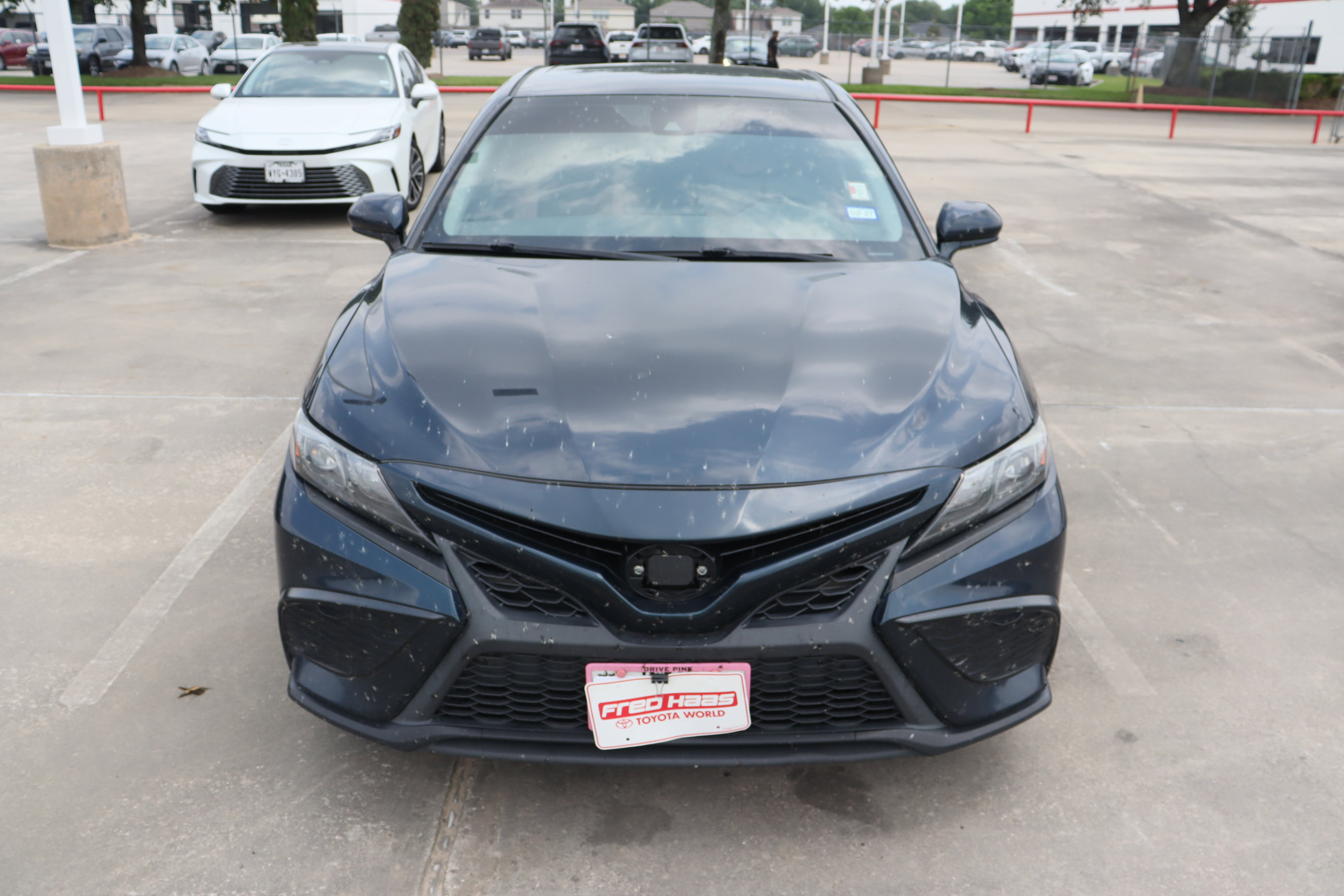 Used 2021 Toyota Camry SE FWD image 3
