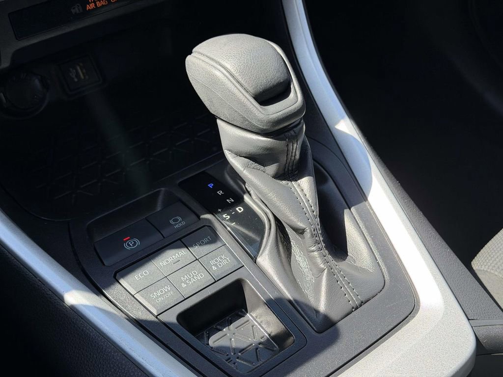 Used 2024 Toyota RAV4 LE image 6