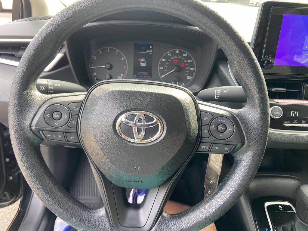 Used 2025 Toyota Corolla LE FWD image 31