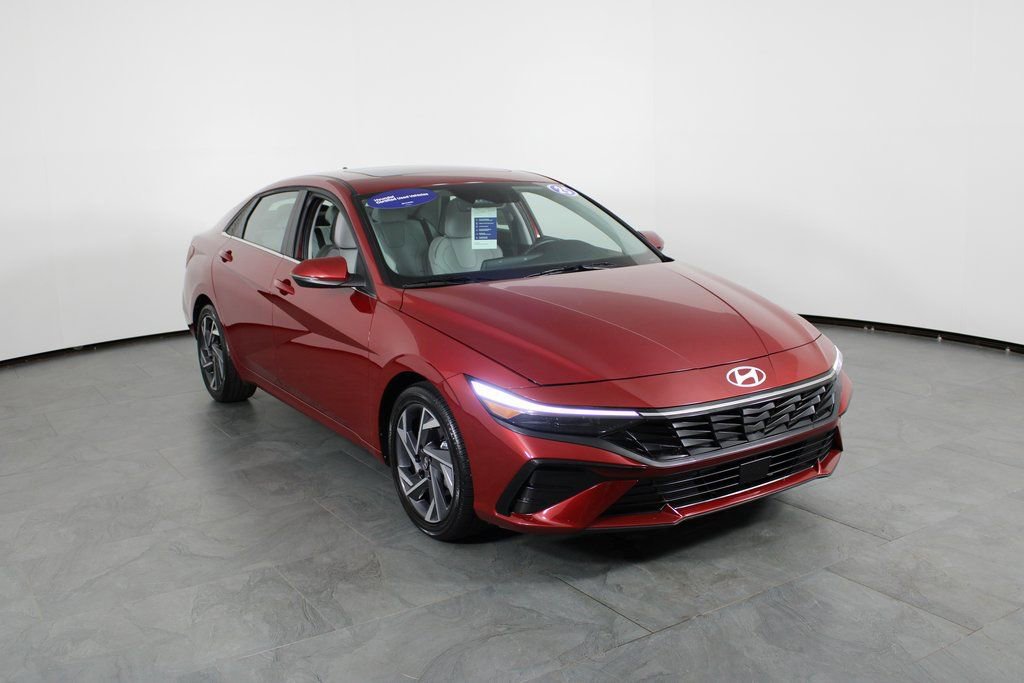 Certified 2025 Hyundai Elantra Limited image 13