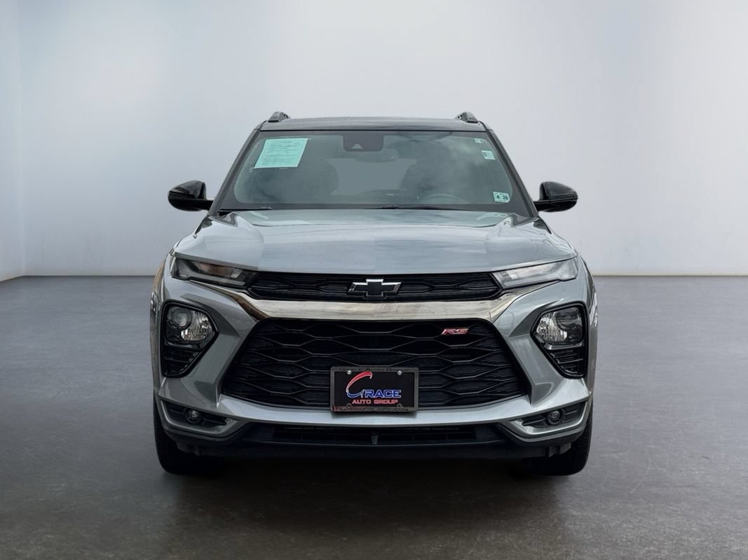 Used 2023 Chevrolet TrailBlazer RS w/ Convenience Package AWD/4WD image 2