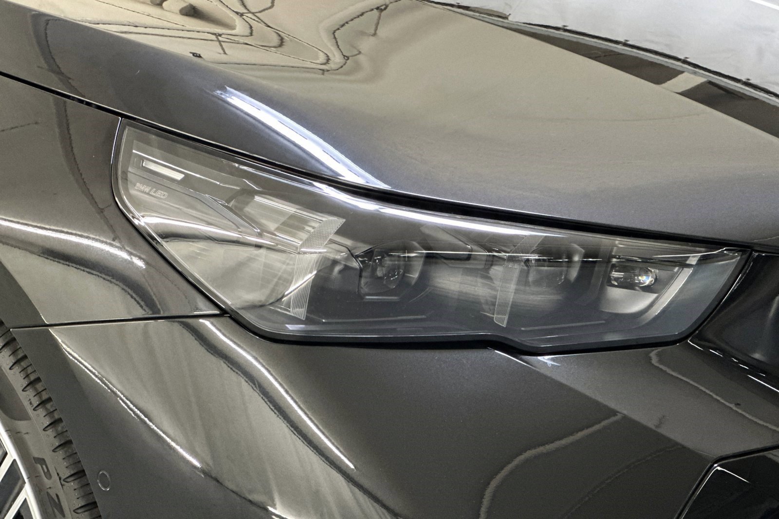 New 2026 BMW 550e xDrive w/ Premium Package image 10