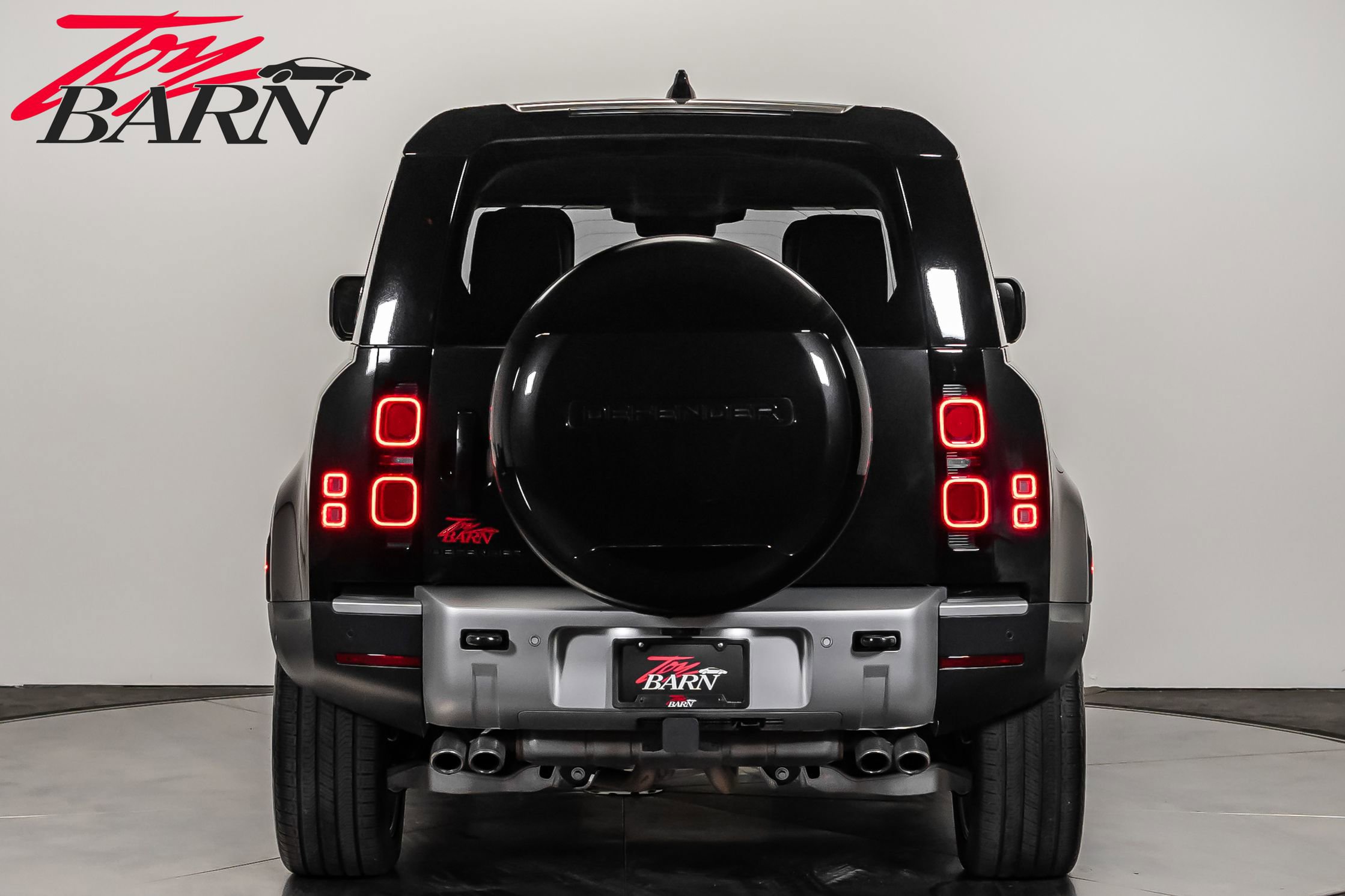 Used 2024 Land Rover Defender 110 SE image 4