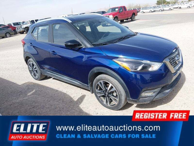Used 2018 Nissan Kicks SR image 2