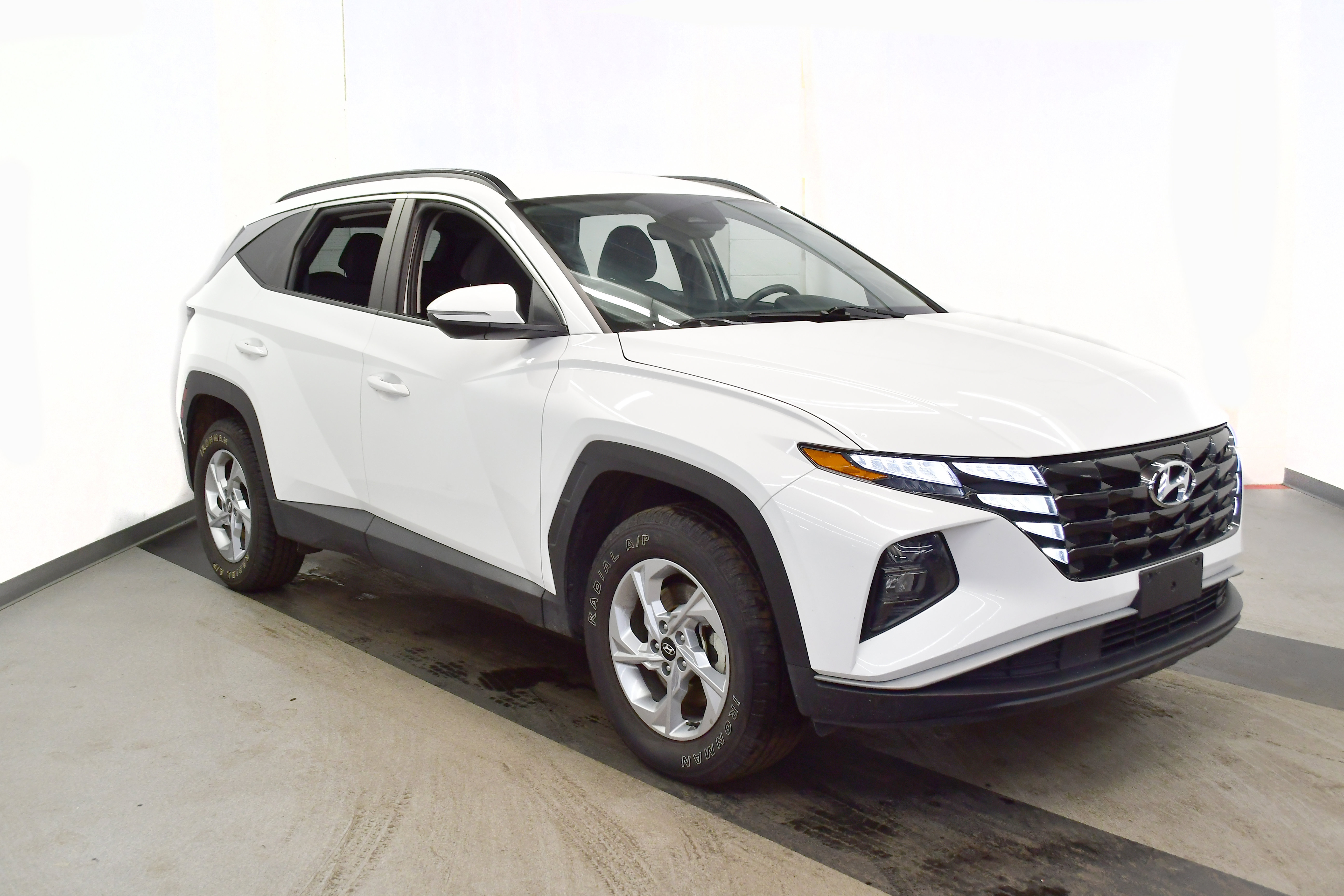 Used 2023 Hyundai Tucson SEL image 2