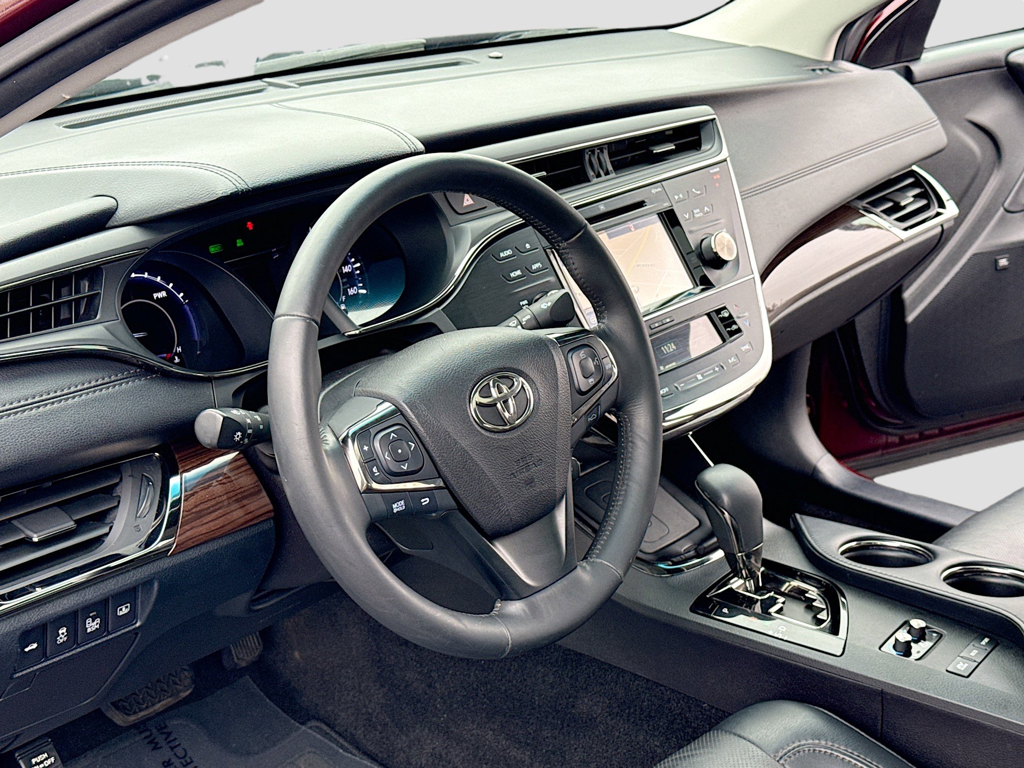 Used 2015 Toyota Avalon Limited image 4