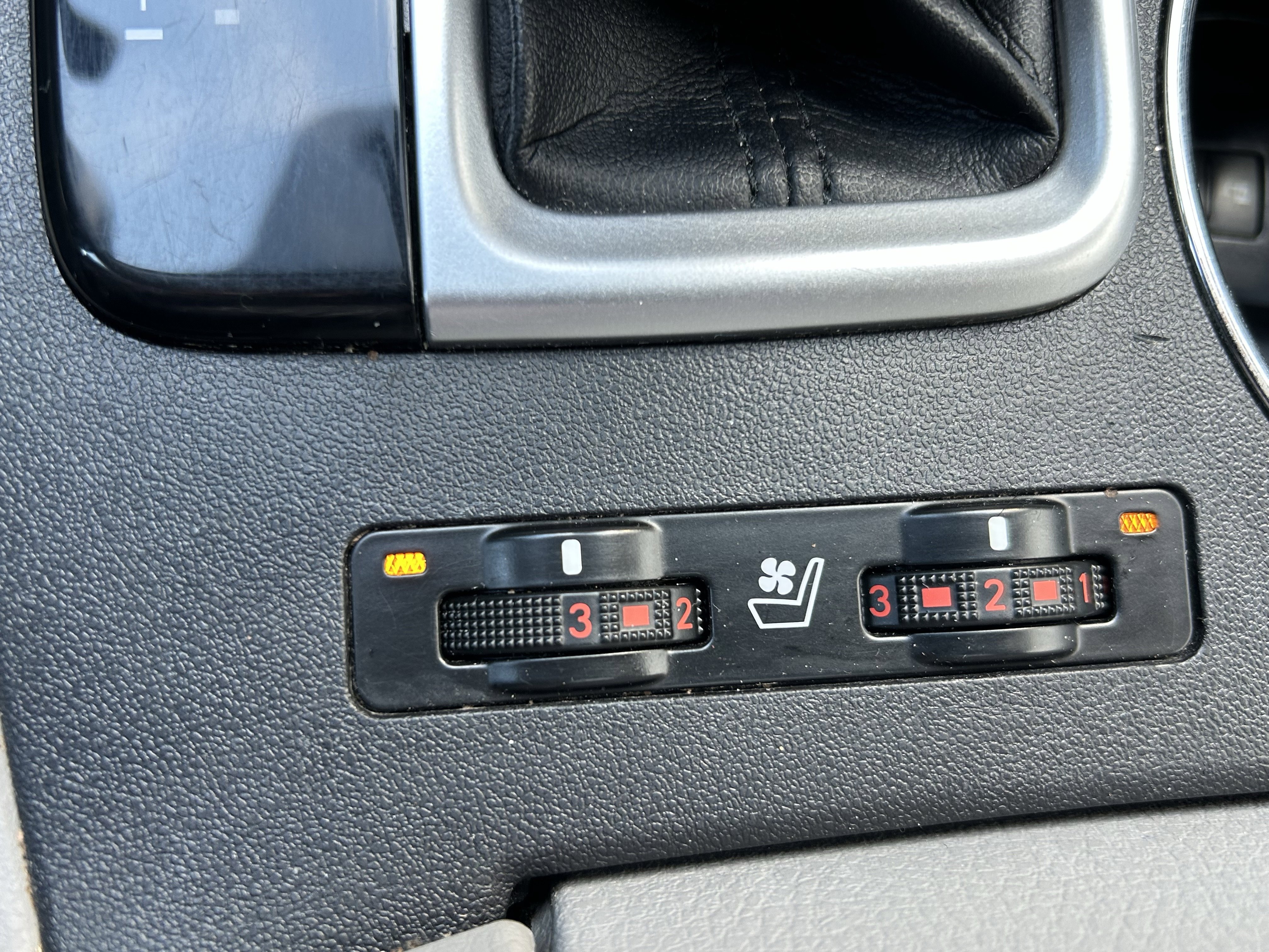 Used 2015 Toyota Highlander Limited image 33