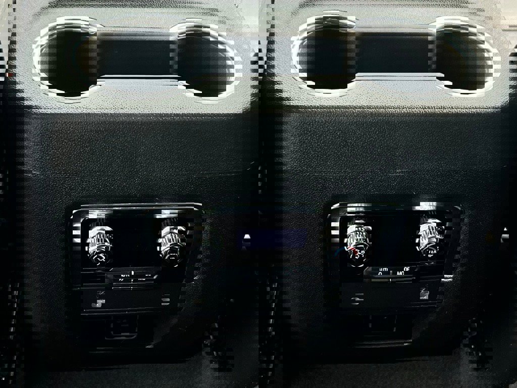 Used 2024 GMC Yukon SLT image 8