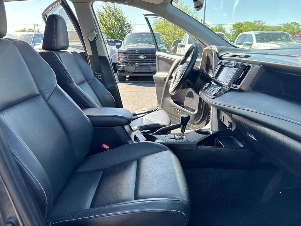 Used 2015 Toyota RAV4 Limited AWD/4WD image 23