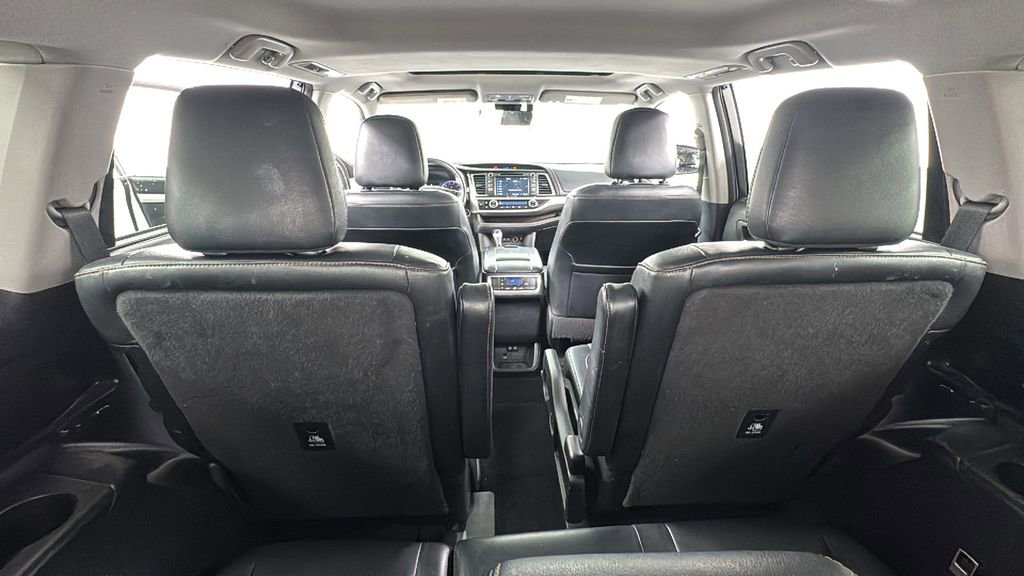 Used 2018 Toyota Highlander XLE image 19