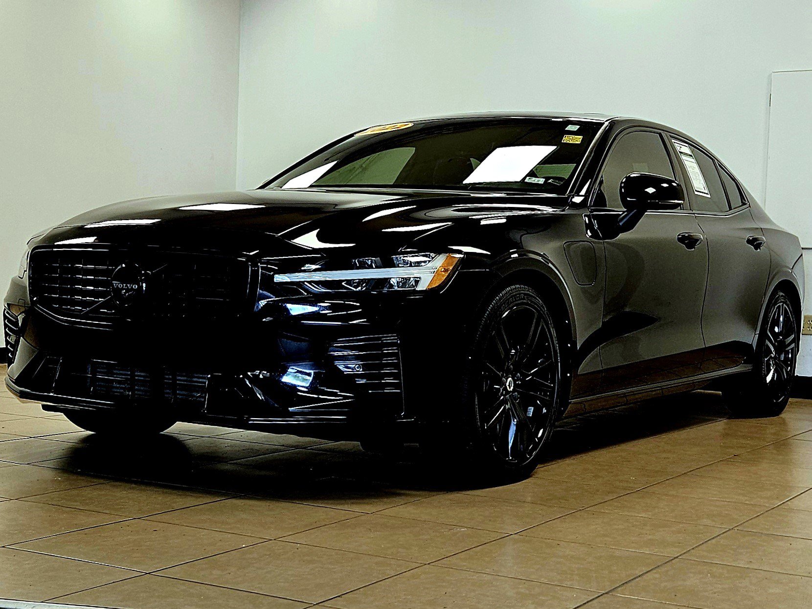 Used 2022 Volvo S60 T8 R-Design w/ Advanced Package image 2