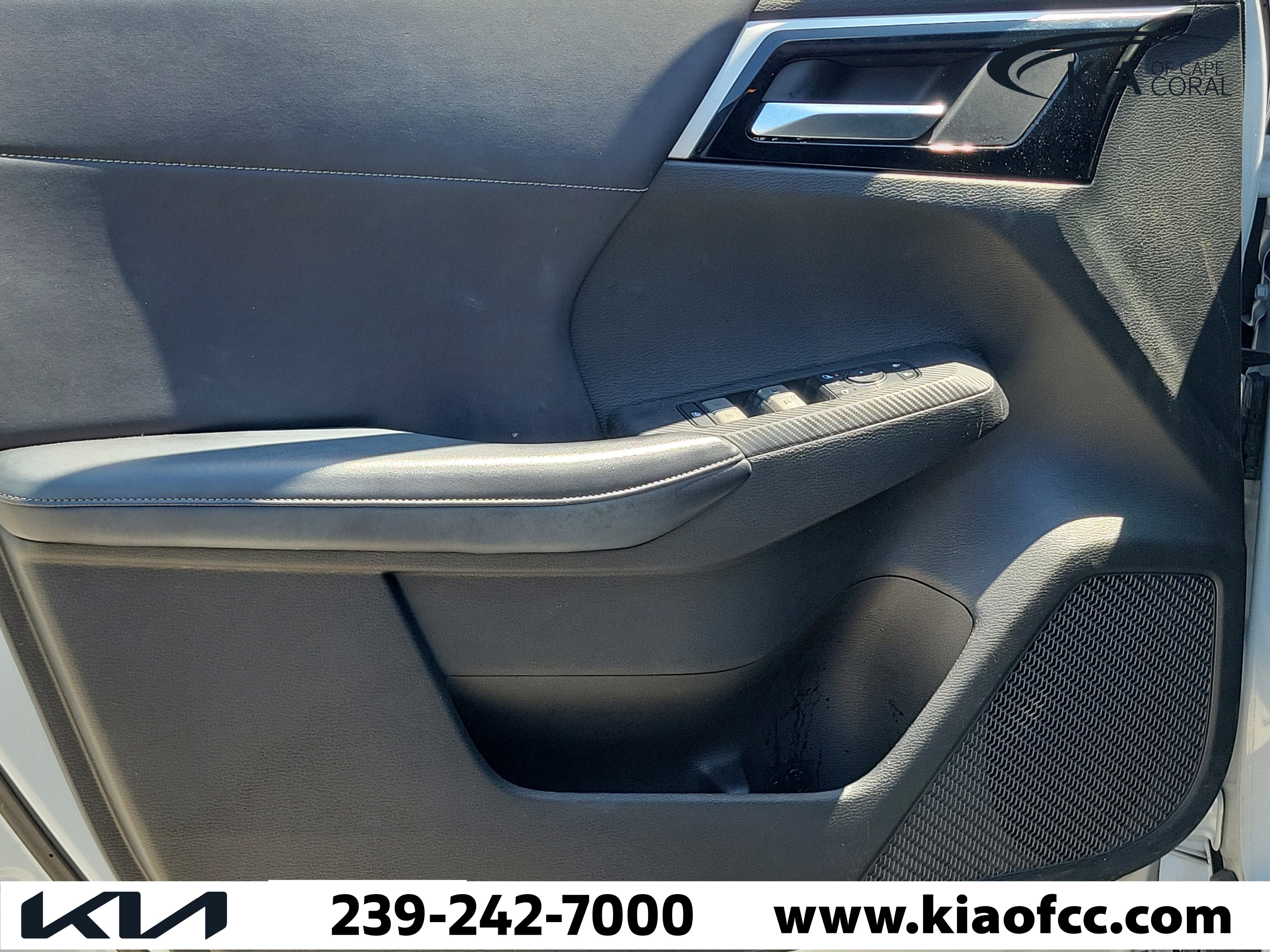 Used 2023 Mitsubishi Outlander SE Black Edition FWD image 16