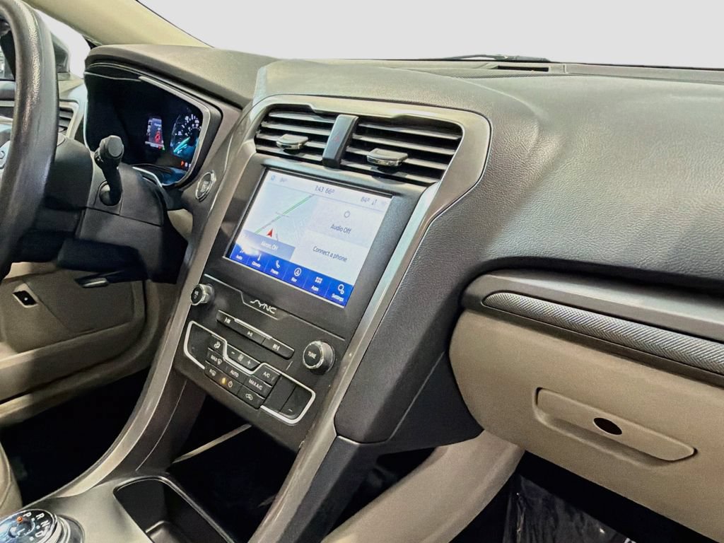 Used 2020 Ford Fusion SE FWD image 27