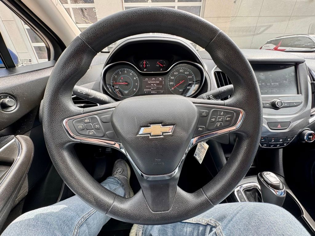 Used 2017 Chevrolet Cruze LT image 11