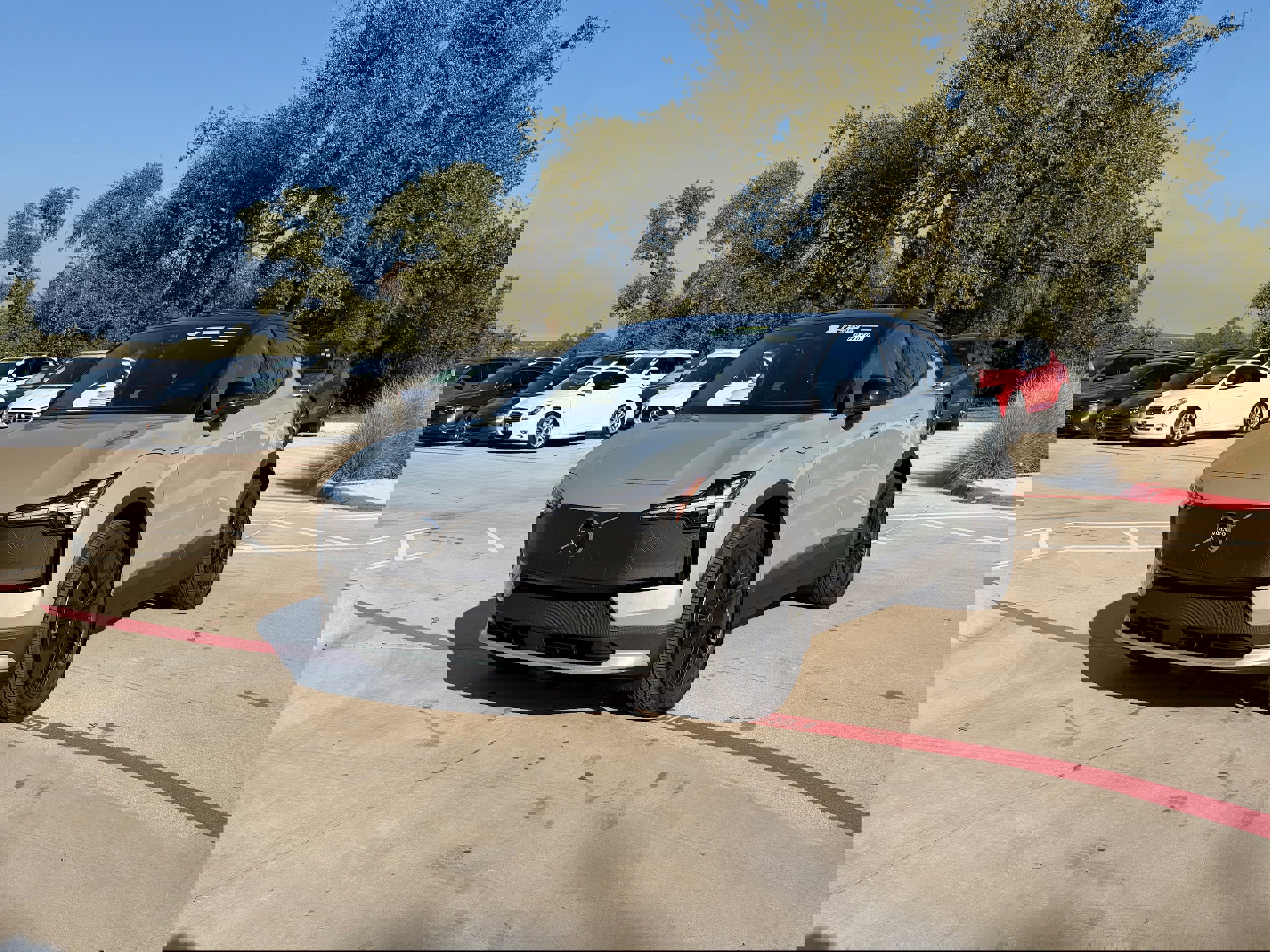 Used 2026 Volvo EX30 Cross Country Ultra w/ Protection Package Premier image 2