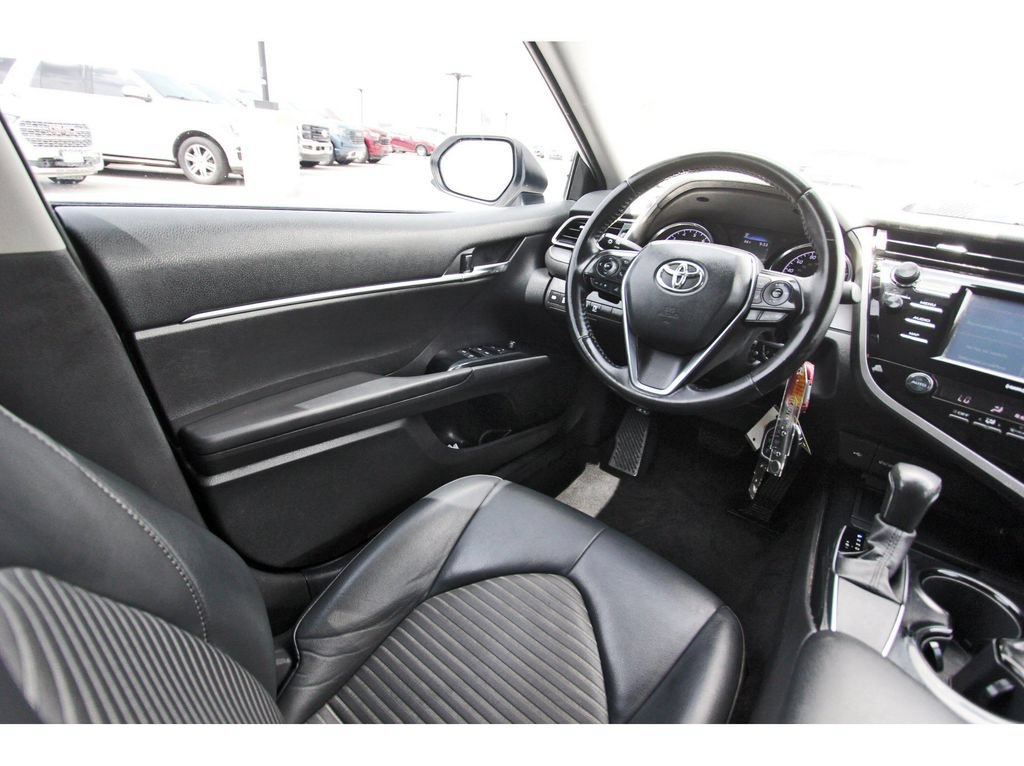 Used 2020 Toyota Camry SE FWD image 8