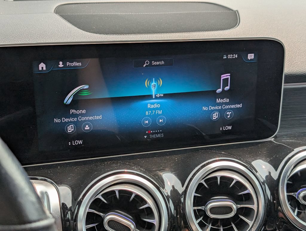 Used 2021 Mercedes-Benz GLB 250 w/ Premium Package image 15