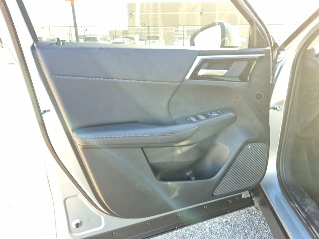 Used 2026 Chevrolet Trax LS FWD image 43