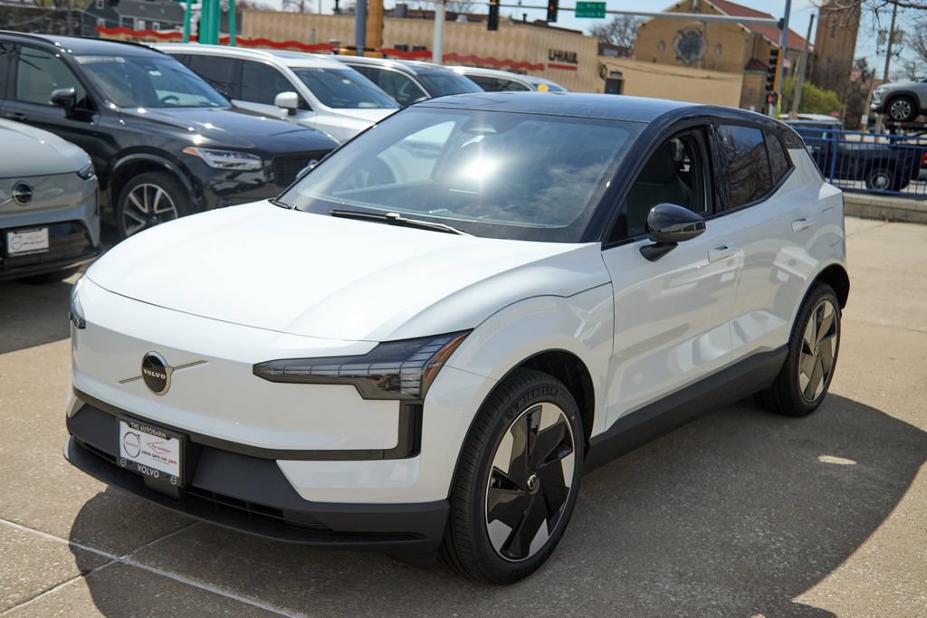 New 2026 Volvo EX30 Plus w/ Protection Package RWD image 7
