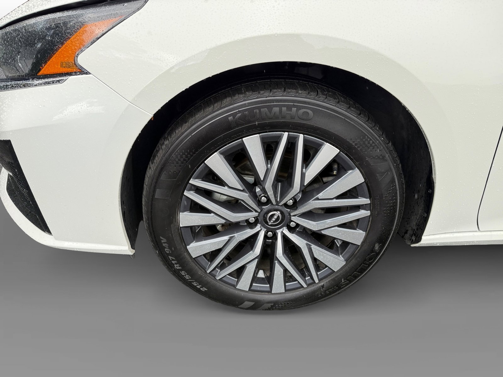 Used 2025 Nissan Altima 2.5 SV FWD image 9