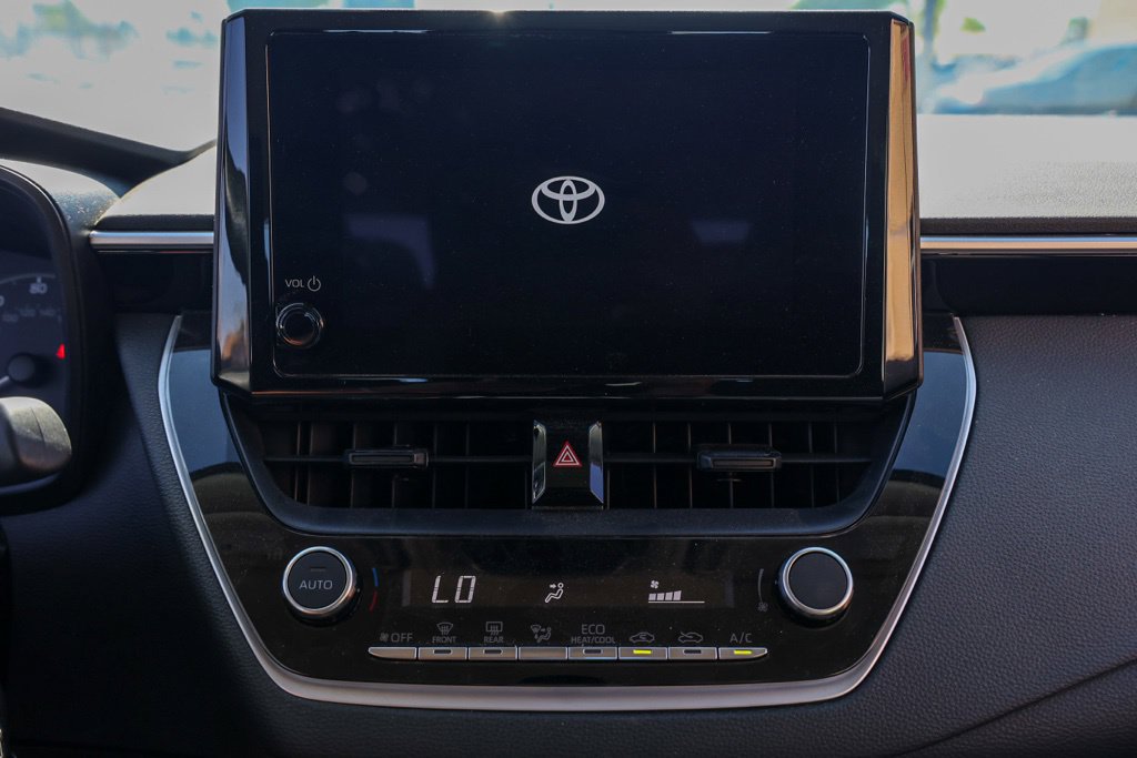 Used 2025 Toyota Corolla LE FWD image 28