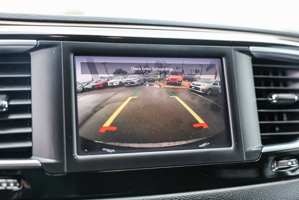 Used 2022 Chrysler Voyager LX FWD image 14