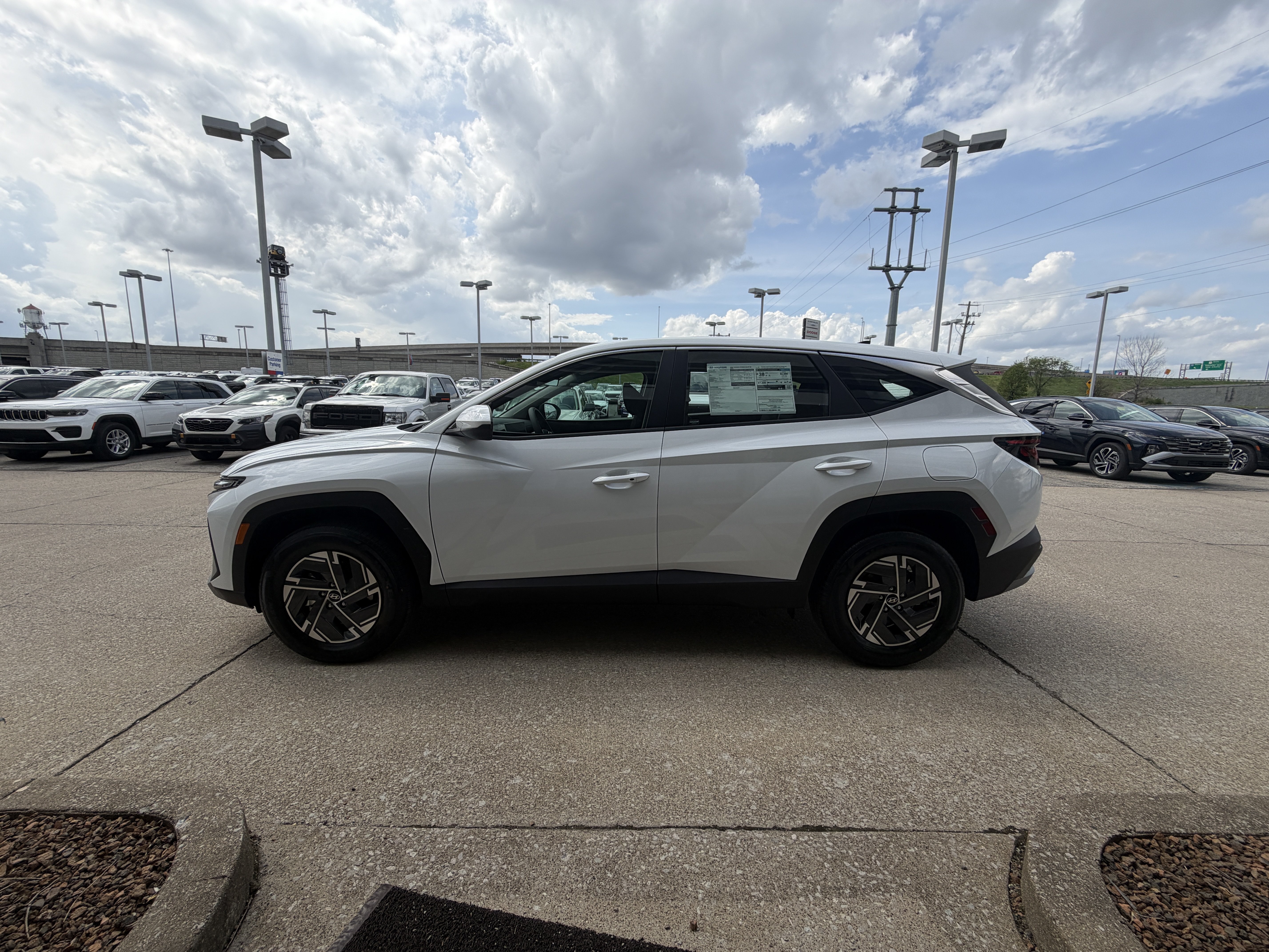 New 2026 Hyundai Tucson Blue SE AWD/4WD image 16