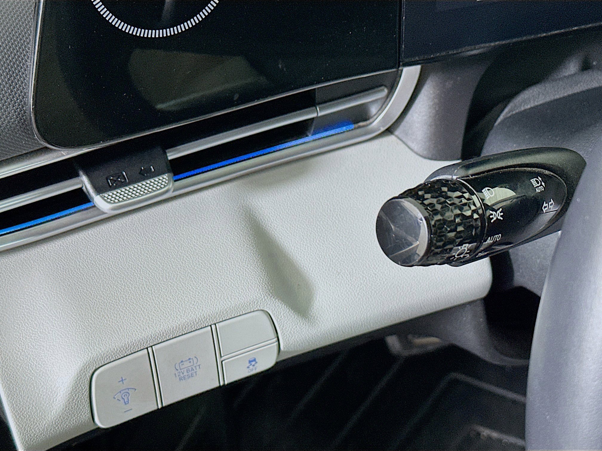 Used 2024 Hyundai Elantra Limited image 17