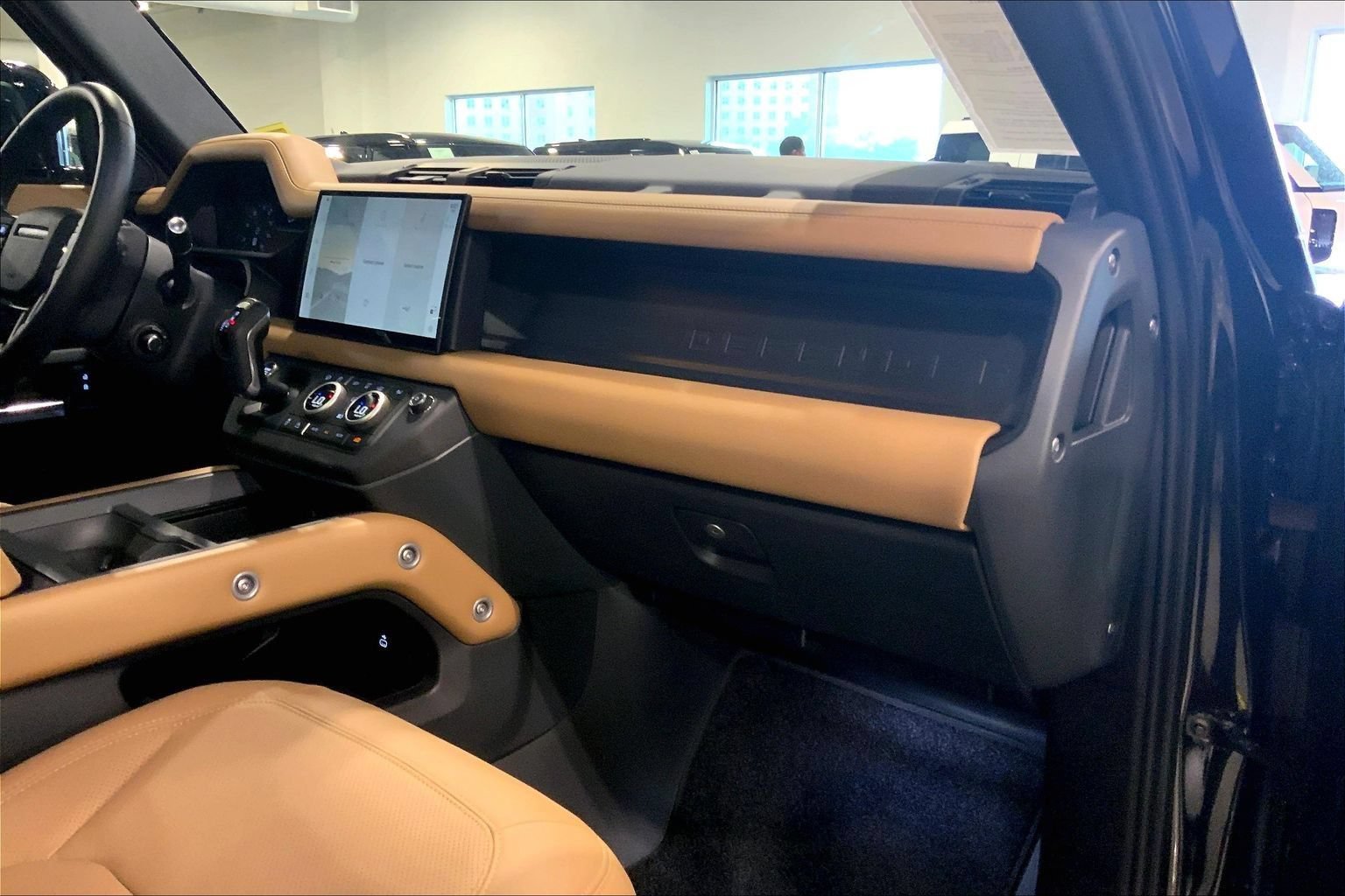 Certified 2025 Land Rover Defender 110 S AWD/4WD image 18
