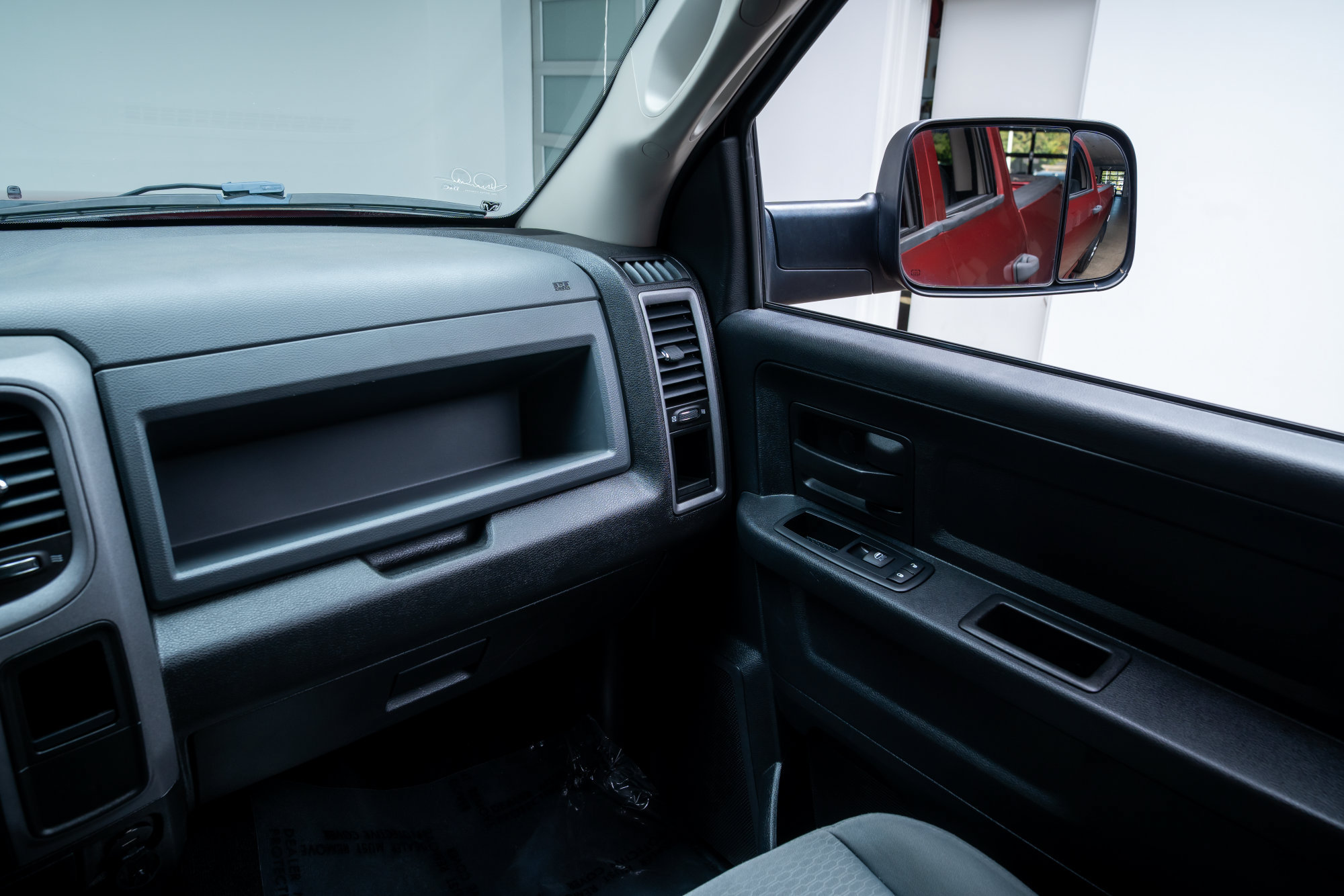Used 2014 RAM 2500 Tradesman w/ Chrome Appearance Group AWD/4WD image 9