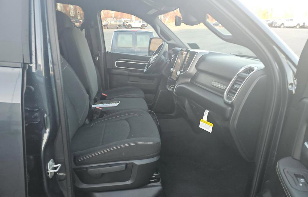 Used 2025 RAM 2500 Big Horn AWD/4WD image 9