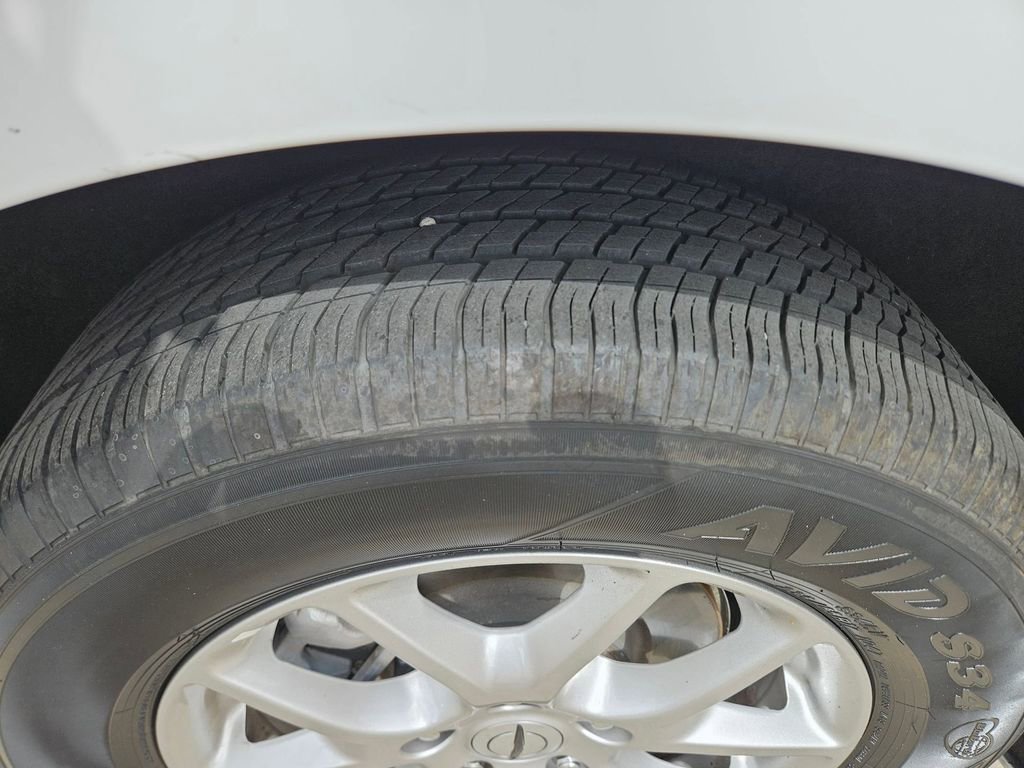 Used 2025 Chrysler Pacifica Select image 26